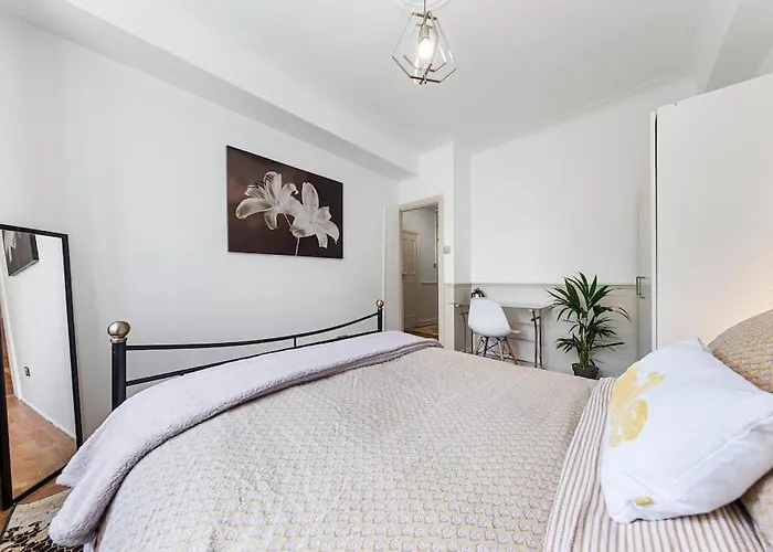 Brand New 3 Bedroom Flat In Central London