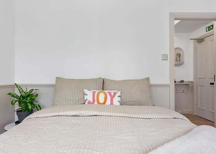 Brand New 3 Bedroom Flat In Central London