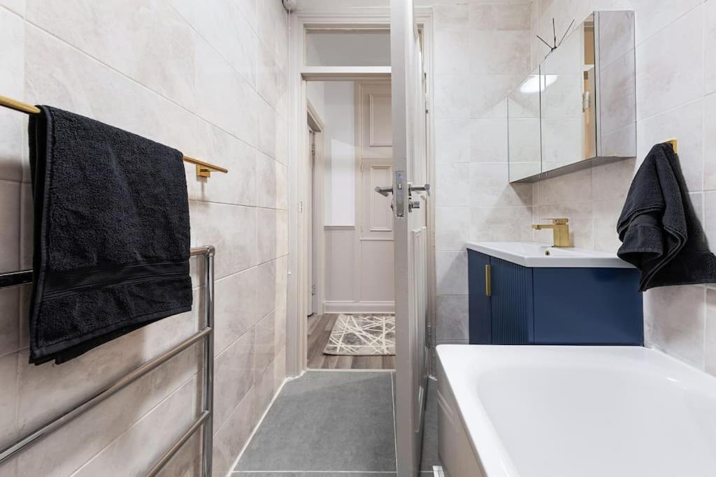 Brand New 3 Bedroom Flat In Appartamento Londra