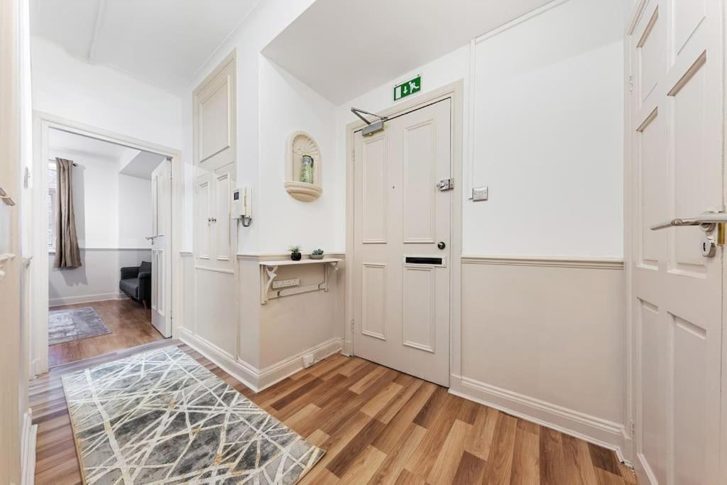 Brand New 3 Bedroom Flat In Appartamento