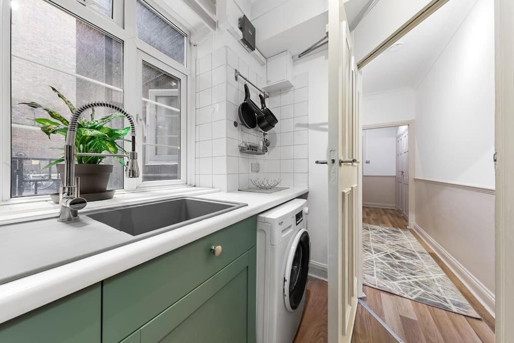 Brand New 3 Bedroom Flat In Appartamento Londra