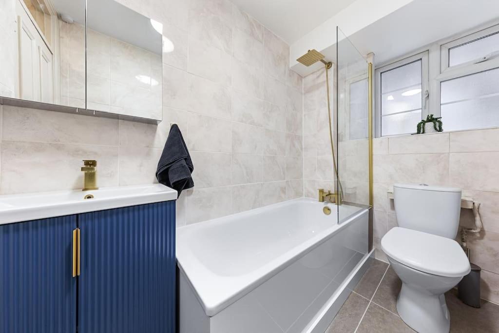Brand New 3 Bedroom Flat In Londra